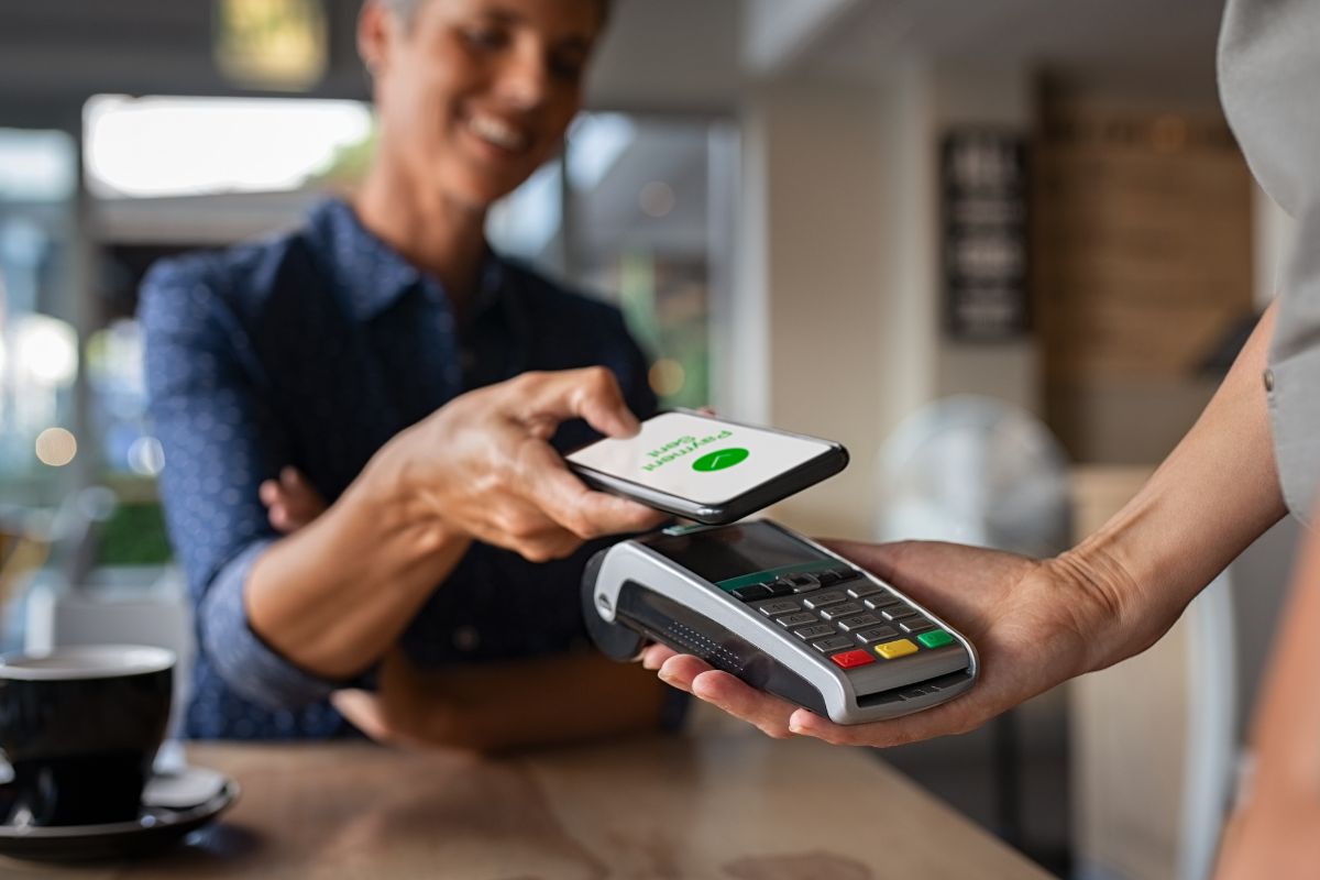 Apple Pay und Google Pay auf Reisen verwenden